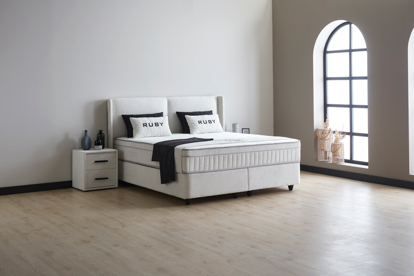 RUBY Boxspringbett Stauraum Bettkasten Samtstoff Weiß Boxbett von ABC Bedding | ruby-boxspringbett-stauraum-bettkasten-webstoff-hellgrau-boxbett | Mit Bettkasten