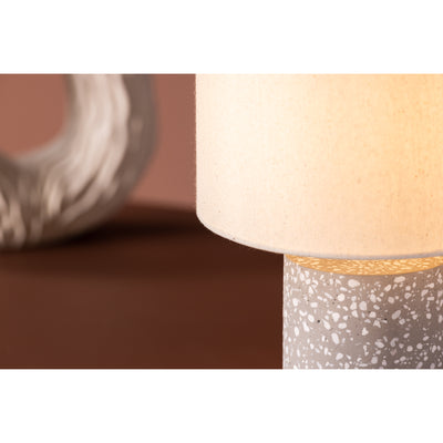 Fabia Tischlampe – Stoff in Grau/Beige