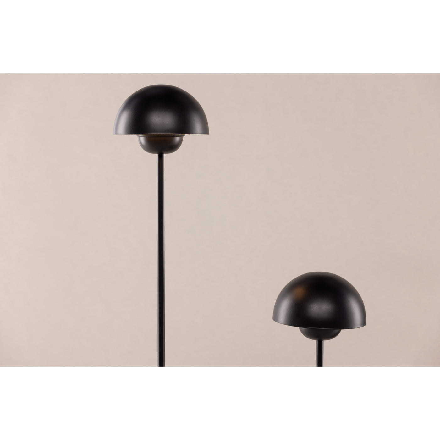 Malie Stehlampe - / Schwarzes Metall