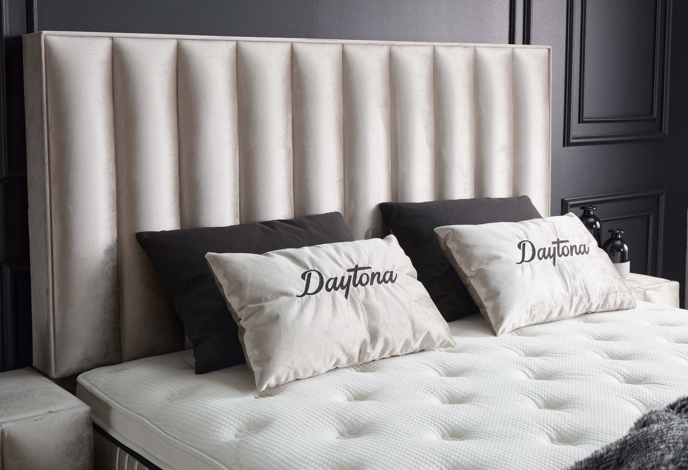 DAYTONA Boxspringbett Stauraum Bettkasten Samt Hell Beige Boxbett von ABC Bedding | kopie-von-hamilton-stauraum-boxbett-boxspringbett-mit-bettkasten-stoff-grau-anthrazit-1 | Mit Bettkasten
