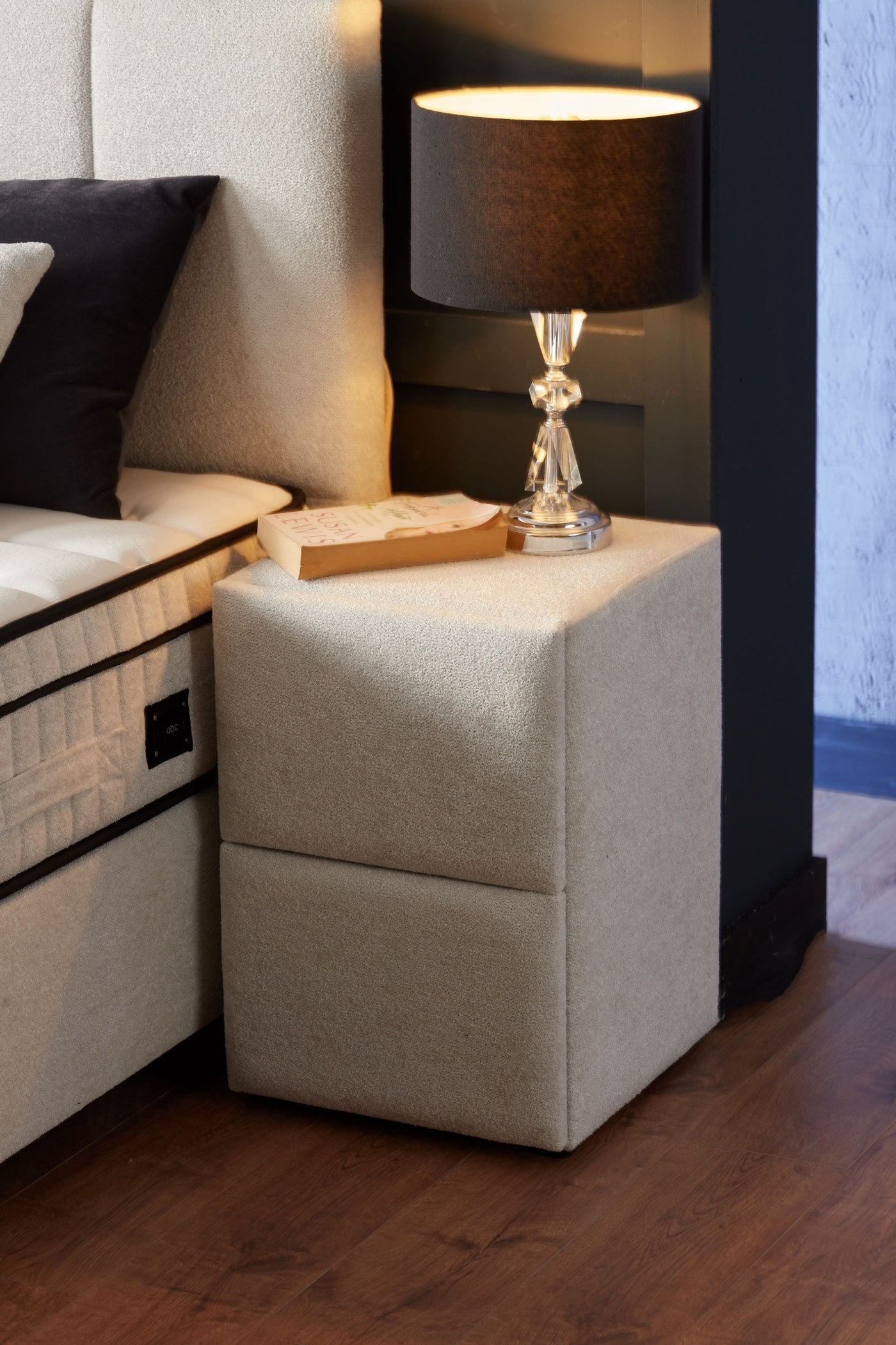 TEDDY Boxspringbett Stauraum Bettkasten Topper Boucle Beige Weiß Boxbett von ABC Bedding | teddy-stauraum-boxbett-boxspringbett-mit-bettkasten-stoff-beige-hell | Mit Bettkasten